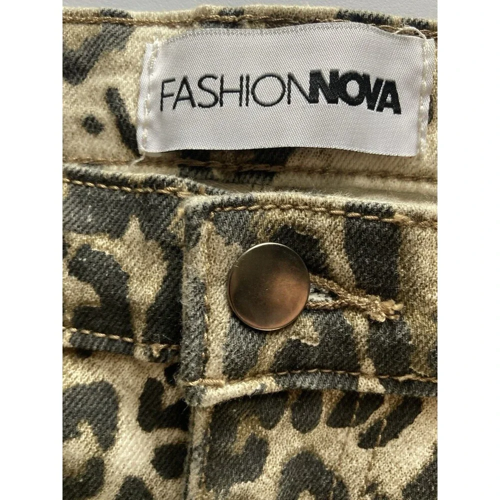 Fashion Nova Women’s Junior Size 15 Long Leopard Jeans Flared NWT. New With Tags - Picture 6 of 16